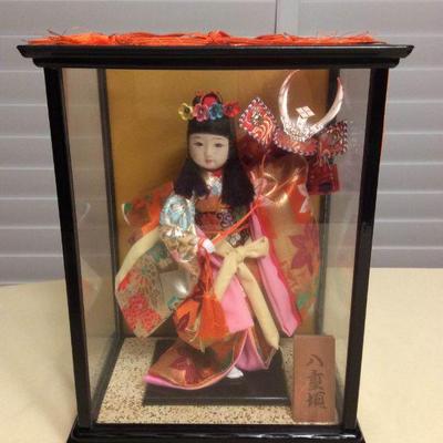 MMT002 Japanese Doll In Glass Case #2