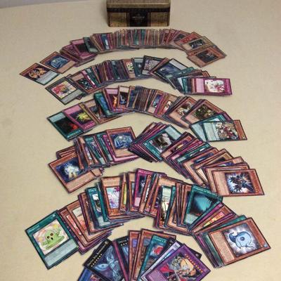 MMT071 Over 500 Yu-Gi-Oh! Trading Cards & Tin