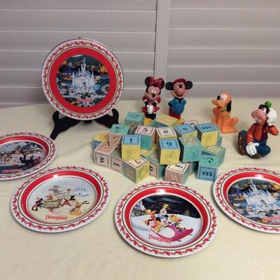 MMT147 Disney Tin Plates, Wooden Blocks & Vinyl Figures 