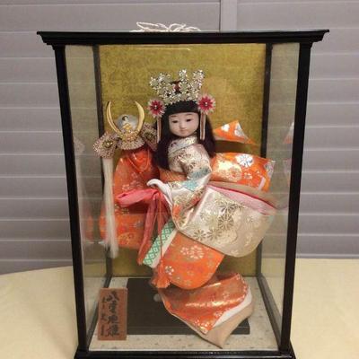 MMT004 Japanese Doll In Glass Case #4