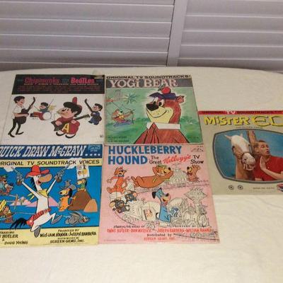 MMT082 Vintage Yogi Bear, Chipmunks, Huckleberry Hound, Quick Draw McGraw & Mr. Ed Vinyl Records 