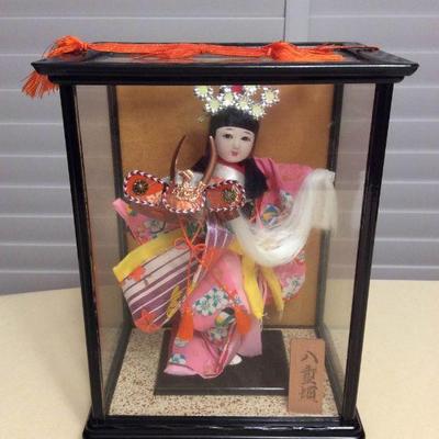 MMT001 Japanese Doll In Glass Case #1