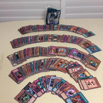MMT072 Over 400 Yu-Gi-Oh! Trading Cards & More!