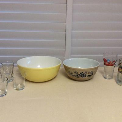 MMT088 Vintage Pyrex Bowls & Glassware 