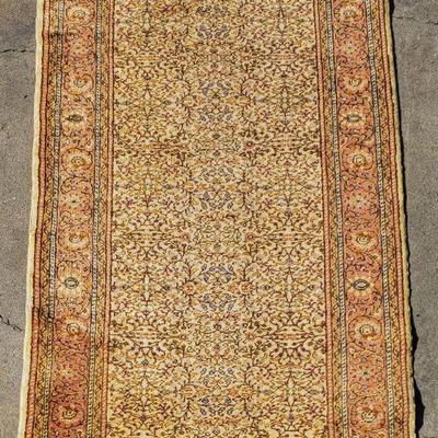 Middle Eastern, Persian & Oriental rugs. This rug measures 34 1/2
