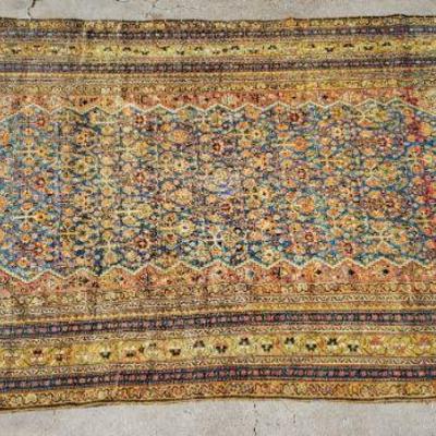 Middle Eastern, Persian & Oriental rugs. This rug measures 67