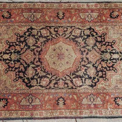 Middle Eastern, Persian & Oriental rugs. This rug measures 24 1/2