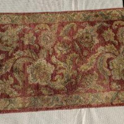 Middle Eastern, Persian & Oriental rugs. This rug measures 37