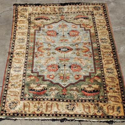 Middle Eastern, Persian & Oriental rugs. This rug measures 73