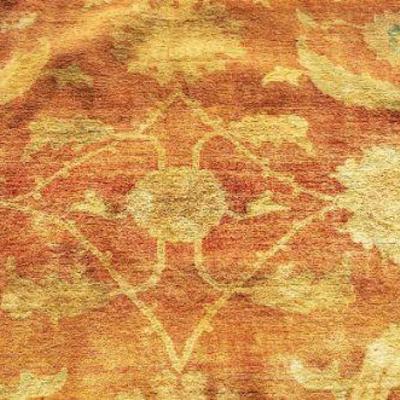 Middle Eastern, Persian & Oriental rugs. This rug measures 142