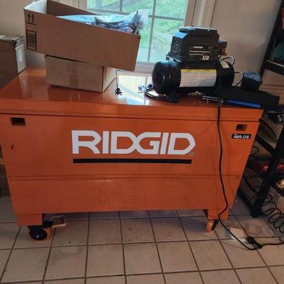 RIDGID UNIVERSAL STORAGE CHEST