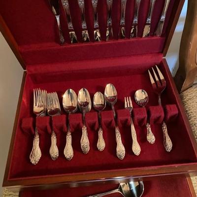 Rogers Bros Stainless 8 Piece Place Setting Plus Service, Chest