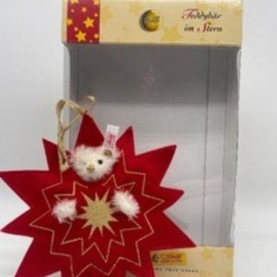 Steiff Teddy Bear in a Star Limited Edition 2004 Collection Ornament measuring 6.5 inches tall and is number 0376/1500.