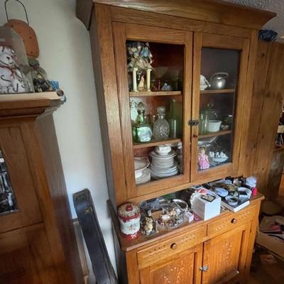 Hutch / China Cabinet