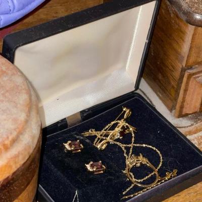 Earrings, necklaces, rings, etc 