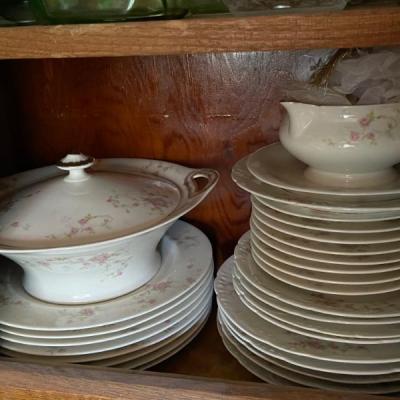 Set of Theodore Haviland Touraine dinnerware