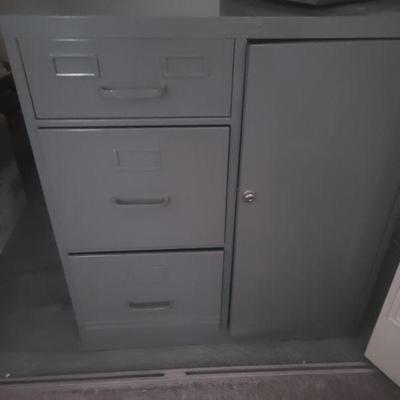 Lockable file cabinet with door