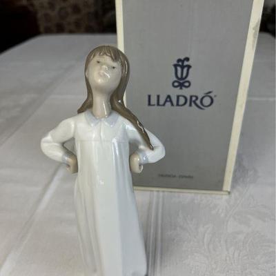 Vintage Lladro "Girl Hands Akimbo" Glazed Porcelain Figurine With Original Box