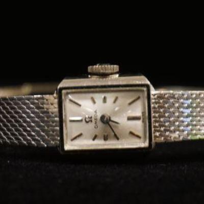 1216	14KT WHITE GOLD OMEGA WIND UP LADYS WATCH. 13.4 DWTS
