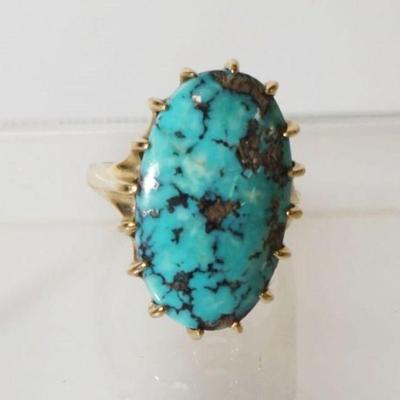 1165	10K YELLOW GOLD RING W/ ONE OVAL CABOCHON CUT TURQUOISE. 3.75 DWT INCLUDING STONES
