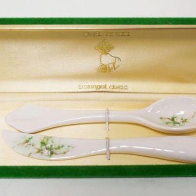 1107	DONEGAL IRISH PARIAN CHINA SPOON & KNIFE IN BOX, APPROXIMATELY 5 IN
