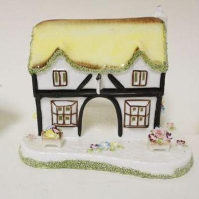 1161	COALPORT *THE COACHING INN* & 2 MINIATURE CHINA FLOWERS IN BASKETS, COTTAGE APPROXIMATELY 6 IN X 4 IN X 4 1/2 IN, SOME W/LOSSES
