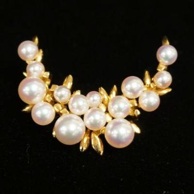 1211	18 KT YELLOW GOLD BROOCH, 4.95 DWTS & CONTAINING 15 CULTURED AKOYA PEARLS APPROXIMATELY 0.24 CARATS, APPROXIMATELY 1 1/4 IN LONG
