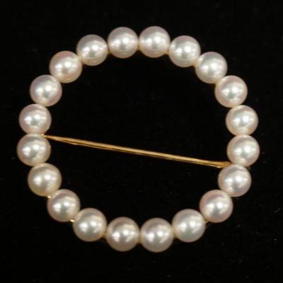 1212	14KT YELLOW GOLD CIRCLE BROOCH, 3.05 DWTS & CONTAINING 20 CULTURED AKOYA PEARLS, APPROXIMATELY 1 1/4 IN DIAMETER
