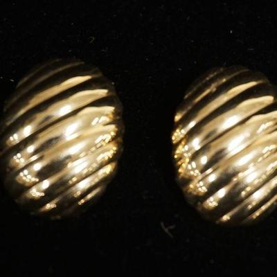 1209	PAIR OF 14KT YELLOW GOLD OVAL BUTTON STYLE EARRINGS, CLIP BACK, , 2.15 DWTS

