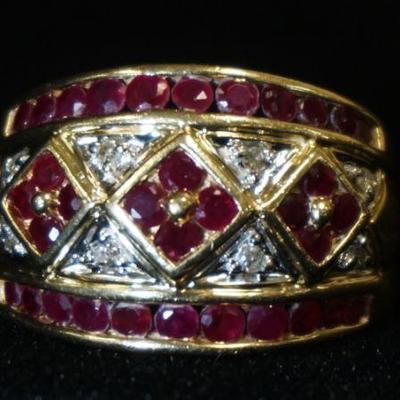 1231	BEAUTIFUL 14KT YELLOW GOLD RING, RUBY & DIAMOND ENCRUSTED, 3.7 DWT W/STONES
