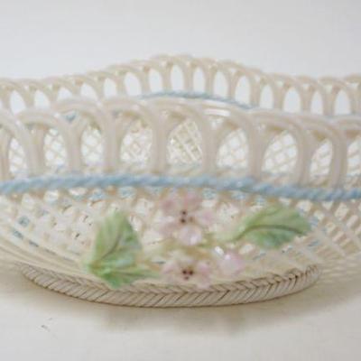1050	BELLEEK IRISH CHINA, LATTICE WORK OVAL BOWL W/APPLIED FLOWERS, APPROXIMATELY 5 1/2 IN X 7 IN X 3 IN HIGH
