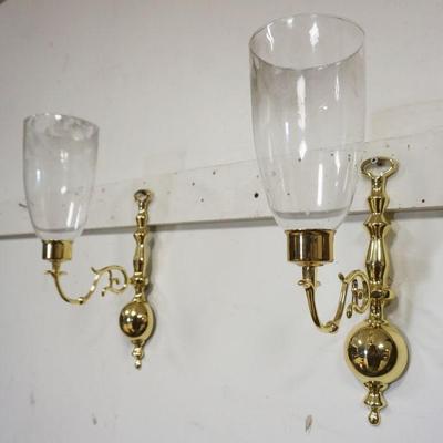 1071	PAIR OF BRASS COLONIAL STYLE CANDLE SCONCES, WALL HANGING W/GLASS HURRICANE SHADES, APPROXIMATELY 17 IN HIGH
