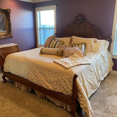 BEAUTIFUL KING SIZE GOLD/CREAM BEDDING SET