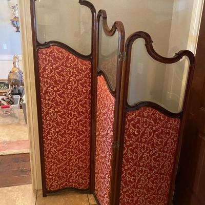 NICE MAROON ANTIQUE DRESSING SCREEN
