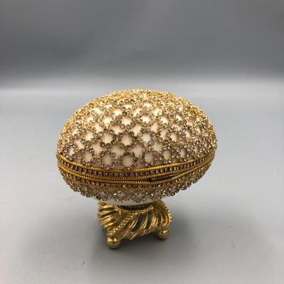 Beautiful Fabrege Crystal Egg