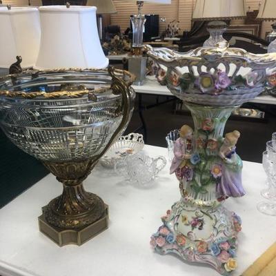 Beautiful Dresen Antiques, Large gilt Clear Glass antique bowl