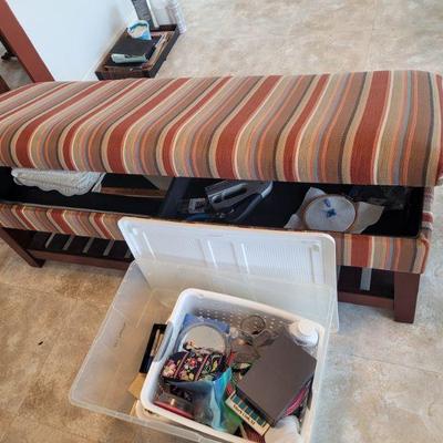 Footrest/ottoman that opens up for storage