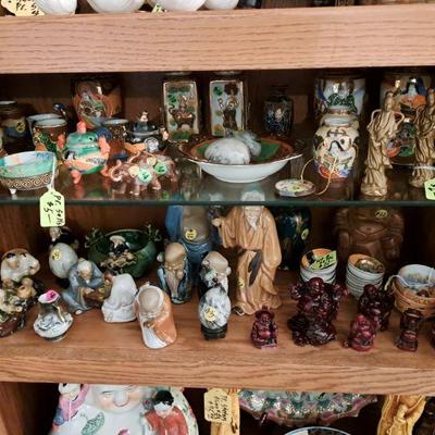 Many Asian miniatures 
