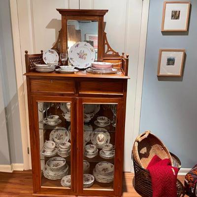 VICTORIAN VITRINE