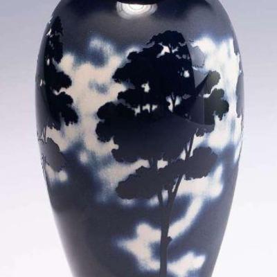 WAC030 Rare Vintage Dark Blue English Moorland Pottery Vase 