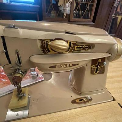 1950 like new Singer sewing machine!