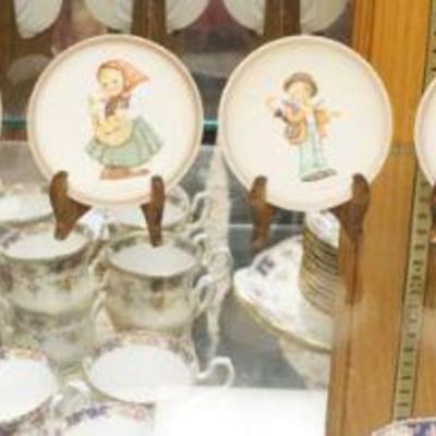 1062	8 HUMMEL HAND PAINTED PLATES, *LITTLE HOME MAKERS* & *LITTLE MUSIC MAKERS*, APPROXIMATELY 4 IN
