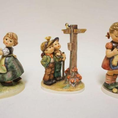 1078	LOT OF 3 GOEBEL HUMMEL FIGURINES, APPROXIMATELY 8 IN HIGH
