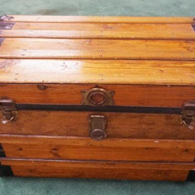 1193	ANTIQUE WOOD TRUNK, APPROXIMATELY 32 IN X 18 IN X 20 IN
