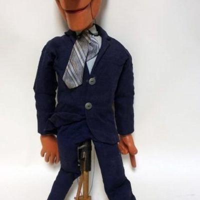 1270	VINTAGE MARIONETTE PUPPET, APPROXIMATELY 26 IN H
