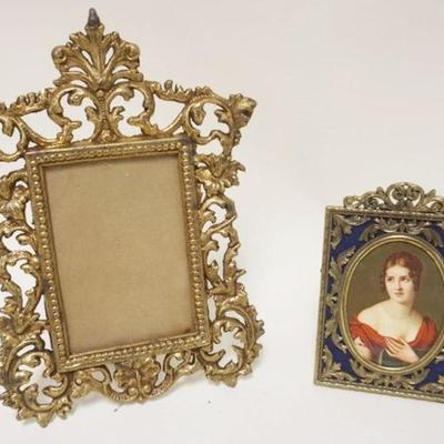 1246	LOT OF 2 ORNATE CONTEMPORARY BRASS TABLE TOP PICTURE FRAMES, TALLEST APPROXIMATELY 13 1/4 IN H

