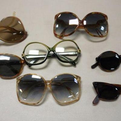 1301	LOT OF VINTAGE LADIES SUN AND READING GLASSES
