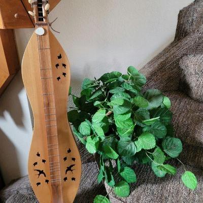 Dulcimer - Wood, no case