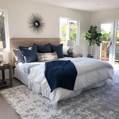 Alternate view of rug and headboard