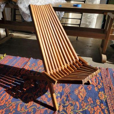 Folding acacia wood slat chair